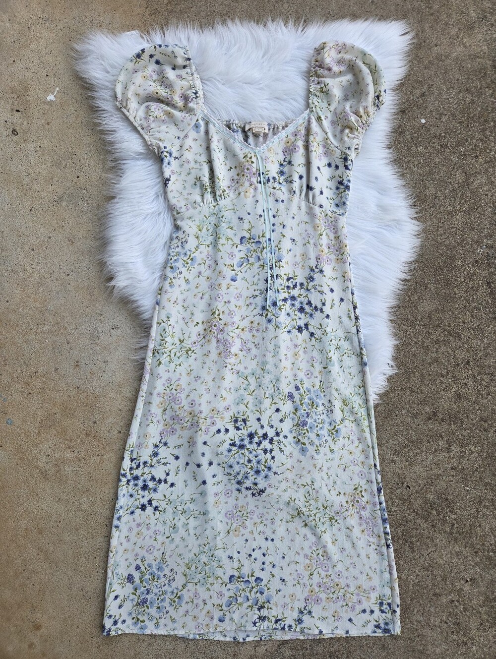 Monteau Los Angels - Cottagecore Floral Puff-Sleeve Milkmaid Midi Dress in Cream